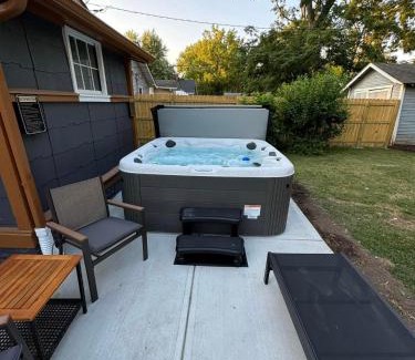 Indianapolis Casa | COLTS FALL FESTIVALS! 2 King Suites EV Chger Fire Pit Concerts Hot Tub