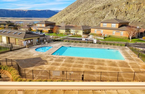 Quincy Casa | !!Columbia Canyon Poolside Paradise!! Book now for summer! UNLIMITED FREE GOLF!