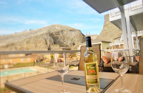 Quincy Casa | !!Columbia Canyon Poolside Paradise!! Book now for summer! UNLIMITED FREE GOLF!