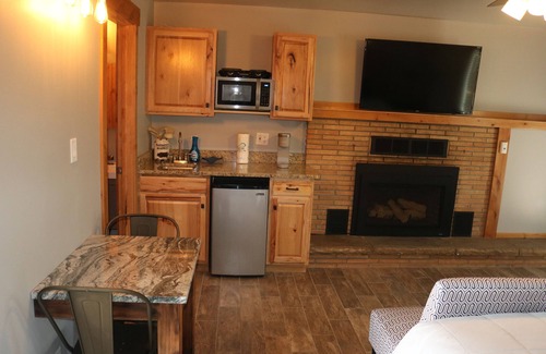 Estes Park Hotel | Columbine Inn