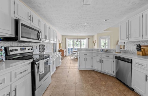 Fortson Casa | Spacious Columbus 4BR house w/ Deck Near Ft Moore