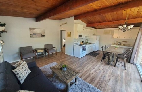 Bodfish Casa | Columbus Blue:A Rustic Mid-Century Modern Bungalow