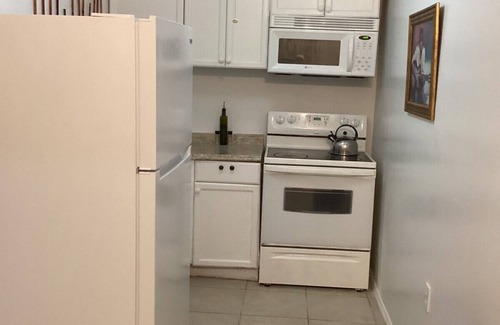Cockburn Town Condominio | Colwins #2 For Families/Couples/Singles Sleeps 4
