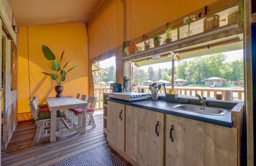 Zeewolde Casa | Combination of the most luxurious Glamping Lodge with adjacent sleeping tent for 8 people