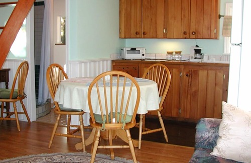 Quathiaski Cove Cabina | Ven y disfruta de la dulce soledad, Sylvan de la isla de Quadra.