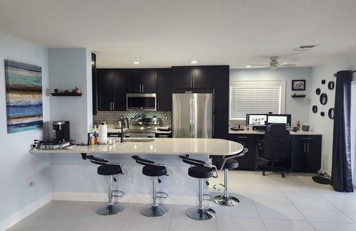 Edgewood Apartamento | Come and enjoy the beautiful water views and watch the amazing sunsets nightly!