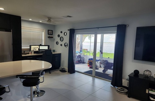 Edgewood Apartamento | Come and enjoy the beautiful water views and watch the amazing sunsets nightly!