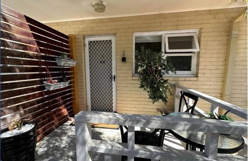 Albany Casa | Come and experience a stay steeped in eclectic historic charm.