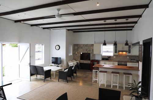 Sandbaai Casa | VEN Y MIRA LAS GALES.