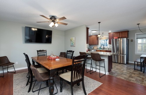 Athens Casa | Come Back to Nature - 15 min. Drive, or 7 Miles, to UGA!