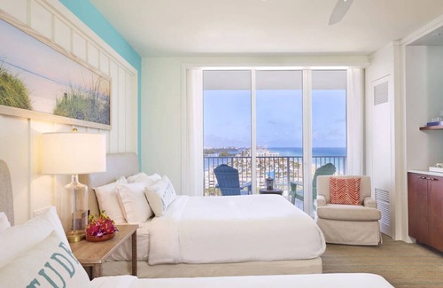 Hollywood Hotel | Come Create Memories w/ Fun-filled Adventures at this Paradise! 3 Units, Pool!