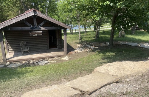 Gallatin Cabina | Come enjoy nature in our luxury studio cabins in Gallatin Missouri