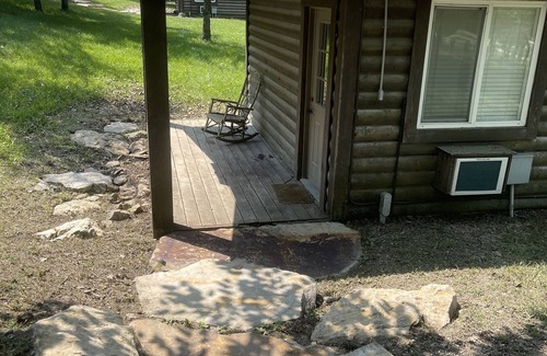 Gallatin Cabina | Come enjoy nature in our luxury studio cabins in Gallatin Missouri