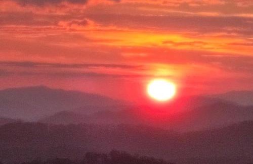 Wolf Laurel Chalet De Esquí | Come Enjoy the Mountain Sunsets, Near Asheville