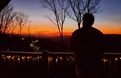 Wolf Laurel Chalet De Esquí | Come Enjoy the Mountain Sunsets, Near Asheville