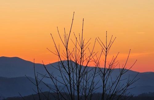Wolf Laurel Chalet De Esquí | Come Enjoy the Mountain Sunsets, Near Asheville