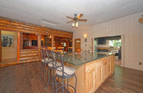 Lake George Cabina | Come & Enjoy the Newly Remodeled "Lazy Bear Lodge"