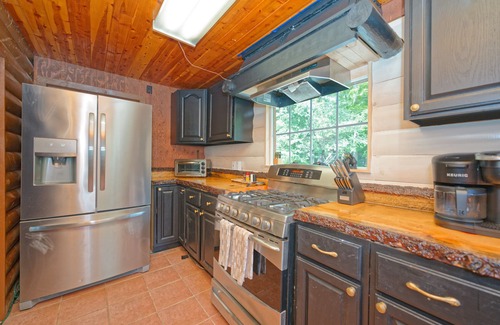 Lake George Cabina | Come & Enjoy the Newly Remodeled "Lazy Bear Lodge"