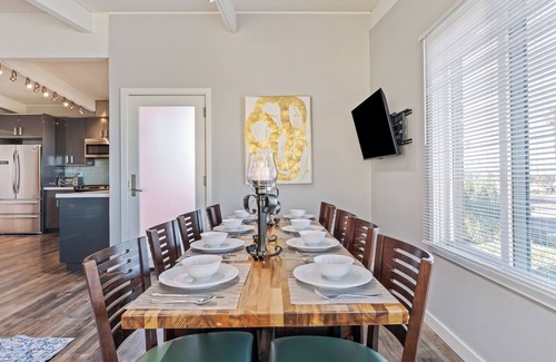 Silver Strand Condominio | Come enjoy the sunset at this Harbor view townhouse! Parking, Beach Gear +Dog!