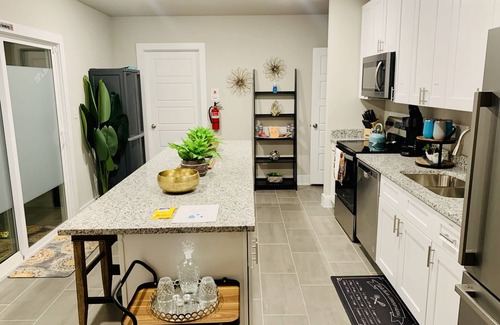 Terrell Heights Casa | Come Home. Book Your Stylish San Antonio Getaway Now!