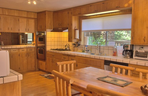 Fish Camp Cabina | ¡Ven a casa a la cabaña Big Pine en Yosemite Forest Lodge!