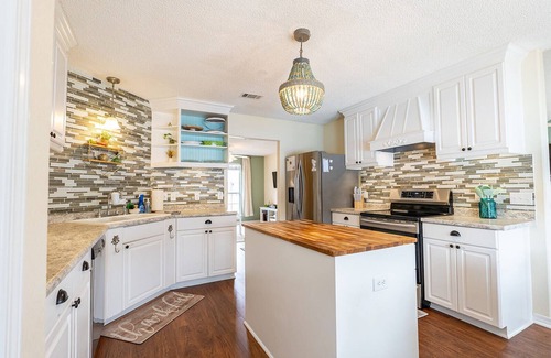 Pensacola Casa | Perfect for Families Private Pool, Hot tub, Fenced Yard, Pets ok, Near Beaches