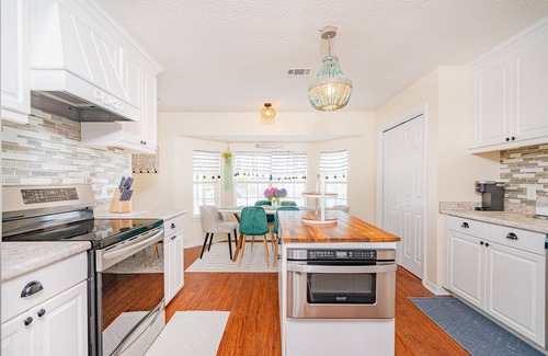 Pensacola Casa | Perfect for Families Private Pool, Hot tub, Fenced Yard, Pets ok, Near Beaches