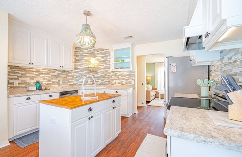 Pensacola Casa | Perfect for Families Private Pool, Hot tub, Fenced Yard, Pets ok, Near Beaches