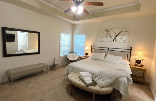 Cliftondale Casa | Come relax and enjoy this peaceful home away from home. Our guests are priority.
