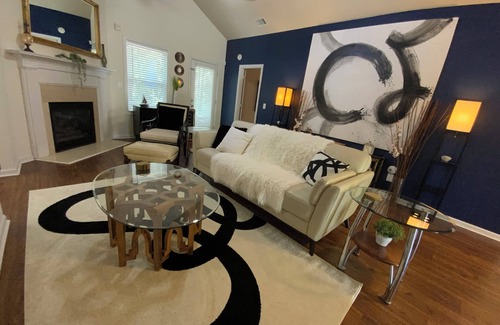 Cliftondale Casa | Come relax and enjoy this peaceful home away from home. Our guests are priority.