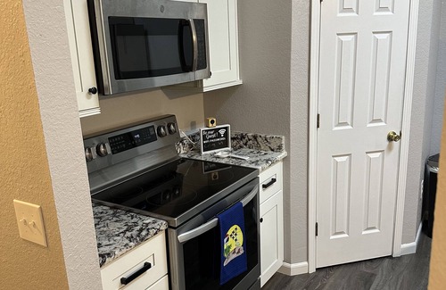 Northeast Pensacola Casa | Come relax at Kozy on Kipling. Close to shopping, eats, hospital,university, i10