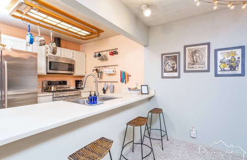 Turnagain Casa | Venga a relajarse en el Lake Hood Cottage!