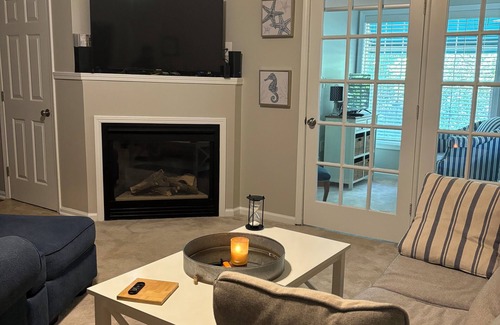 Vaught Condominio | Come Relax at the Pool and Explore Myrtle Beach!