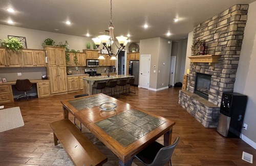 American Falls Casa | Come relax in our spacious home with spectacular views!