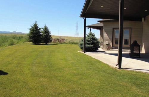 American Falls Casa | Come relax in our spacious home with spectacular views!