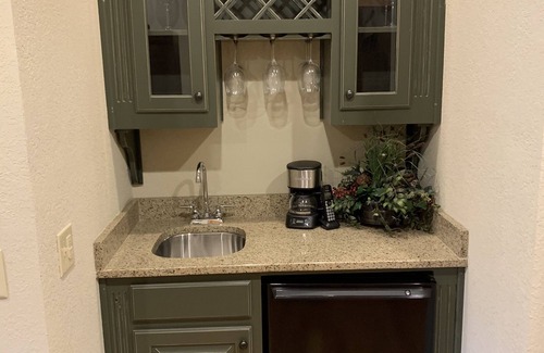 Cullowhee Casa | Come Relax in the Mountains! Screen Porch, Fireplaces, Views, Hikes & Waterfalls