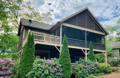 Cullowhee Casa | Come Relax in the Mountains! Screen Porch, Fireplaces, Views, Hikes & Waterfalls