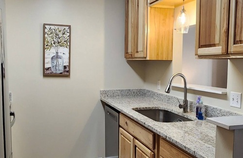 Enterprise Casa | Come Relax! New kitchen, appliances (including w/d!), two decks