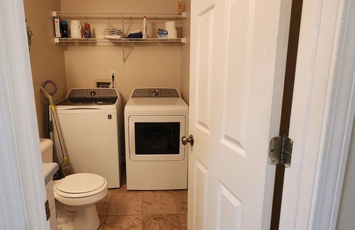 Enterprise Casa | Come Relax! New kitchen, appliances (including w/d!), two decks