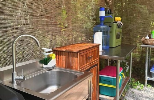 Waa Waa Casa | Come sleep in the jungle Glamping Experience