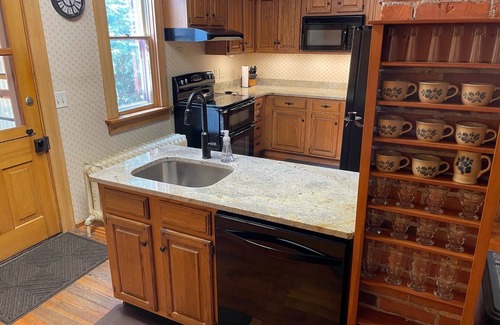 Vermilion Casa | Come stay and relax at the Captain's House in Historic Vermilion Harbor Town.