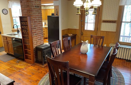 Vermilion Casa | Come stay and relax at the Captain's House in Historic Vermilion Harbor Town.