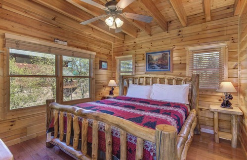 Gatlinburg - Pigeon Forge Complejo | Come stay at A Smoky Mountain Hide-A-Way for amazing views!