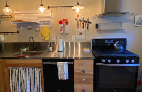 Auburn Casa | Come stay at Dragonfly House to experience all Auburn has to offer.