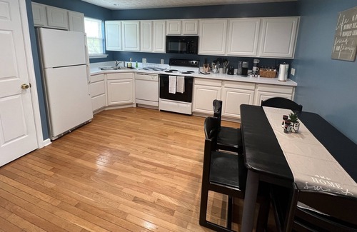 Harrisonburg Casa | Come stay at "The Burg" and make it your home with your Family & Friends.