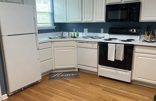 Harrisonburg Casa | Come stay at "The Burg" and make it your home with your Family & Friends.