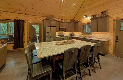 Gatlinburg - Pigeon Forge Complejo | Come stay at The Adventure Lodge for a cozy stay!