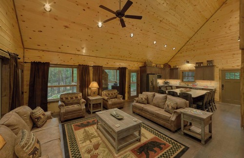 Gatlinburg - Pigeon Forge Complejo | Come stay at The Adventure Lodge for a cozy stay!