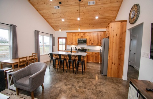 Gober Casa | Come stay at Two Lakes Cottage just minutes away from Bois d’Arc Lake