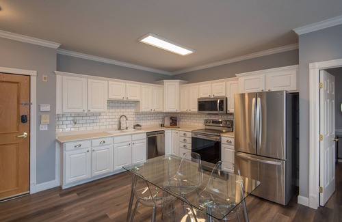 Waukee Condominio | Come & Stay Awhile Condo